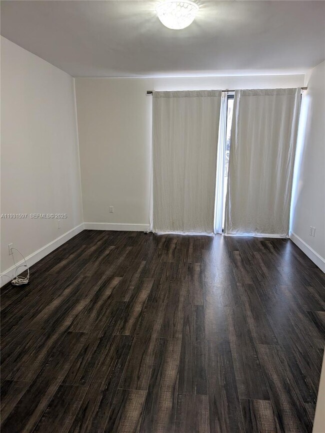 Building Photo - 6061 Collins Ave