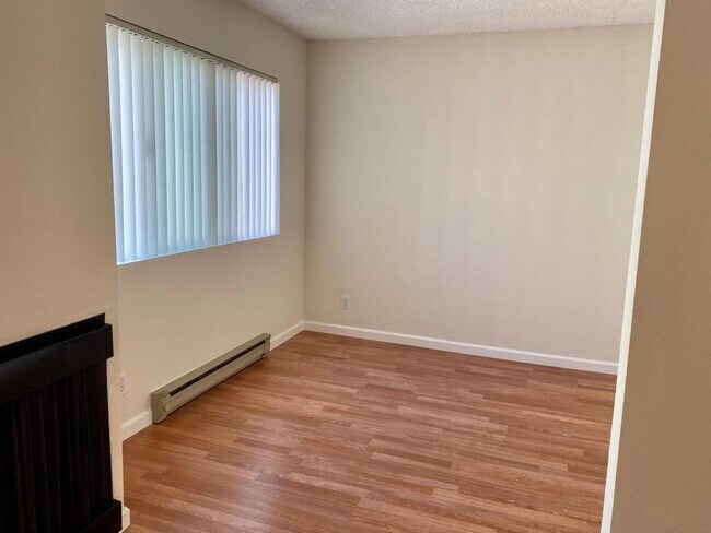 Building Photo - 395 Imperial Way