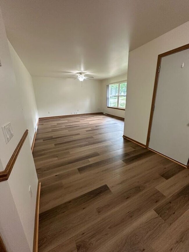 Building Photo - Ellis Avenue Duplex