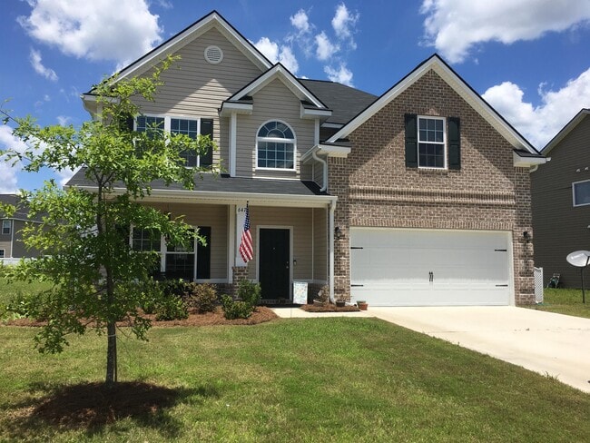 Building Photo - 647 Red Oak Ln