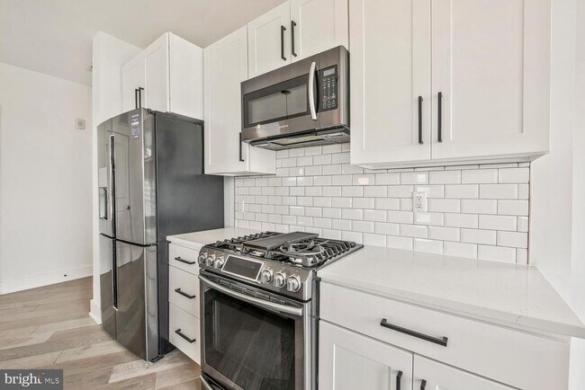 Building Photo - 1402 H St NE