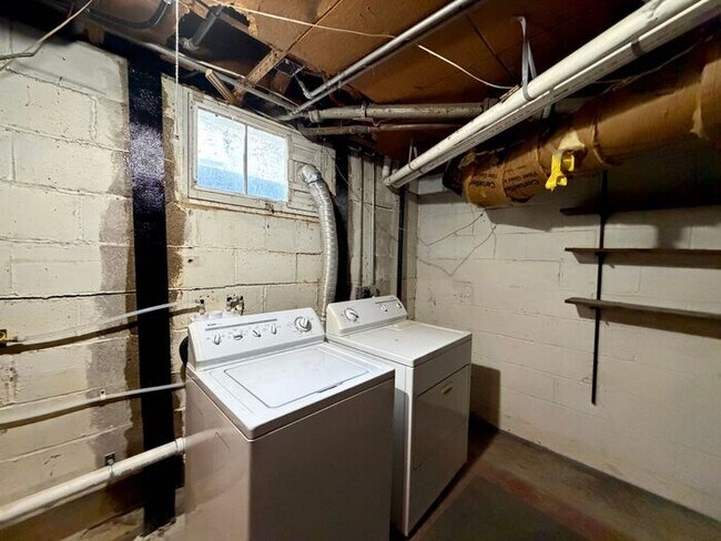 Building Photo - $1,950 | 3 Bedroom, 2 Bathroom House | NO Pets | Available for Immediate Move In!