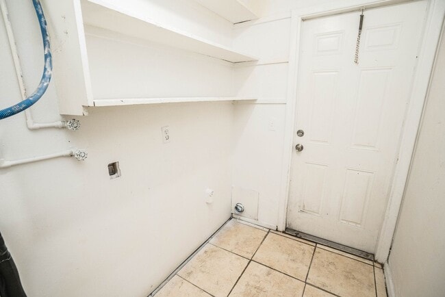 Building Photo - 8707 N Mandarine Pl