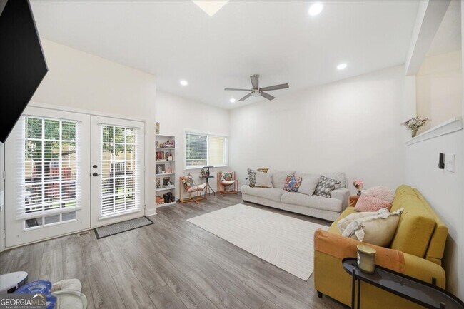 Building Photo - 220 Yuba Walk