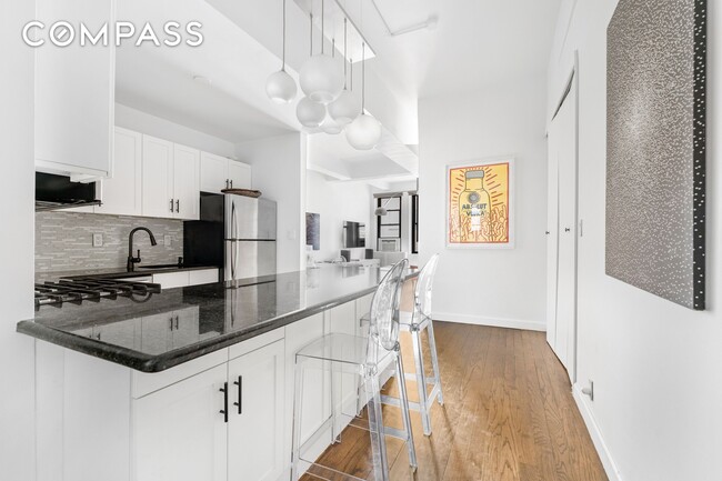 Building Photo - 315 7th Ave