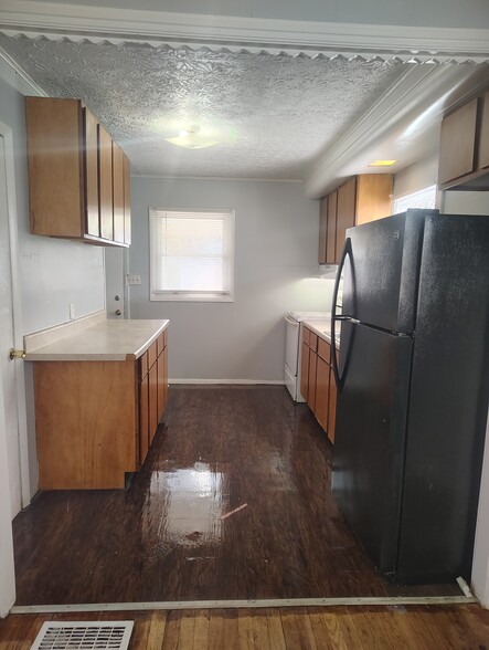 Building Photo - 1936 Shaftesbury Rd