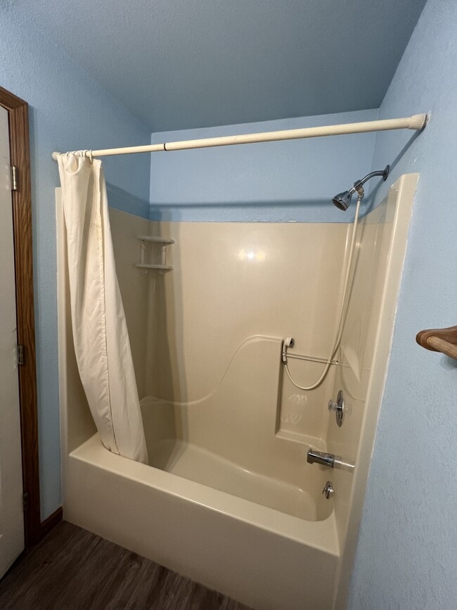 Building Photo - 201 W Geyser St