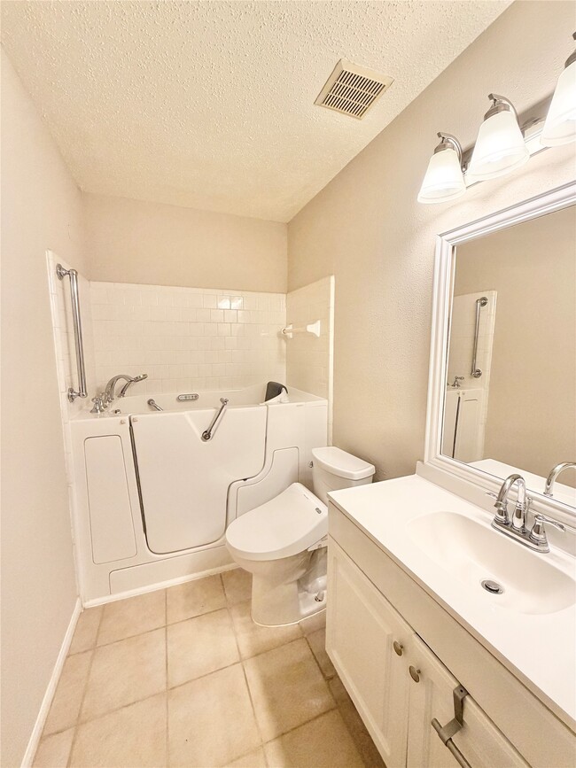 Building Photo - 11223 Willow Field Dr