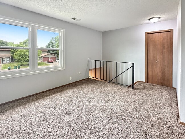 Building Photo - 3344 Berwood Ct W