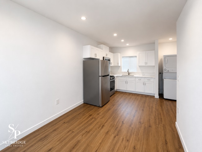 Building Photo - Charming 1-Bedroom ADU with Hardwood Floors – Downey Living at Its Best!