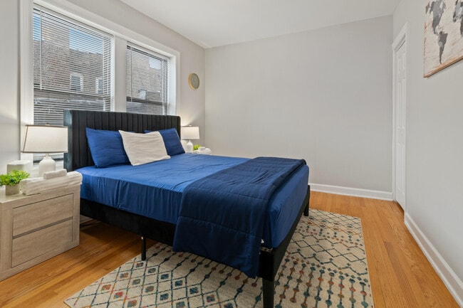 Building Photo - 6439 N Hamilton Ave