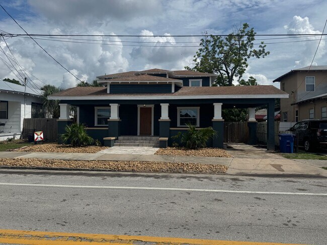 Building Photo - Large 4 bedroom West Tampa Bungalow