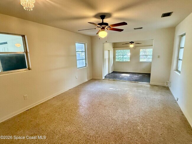 Building Photo - 1112 Northview Dr