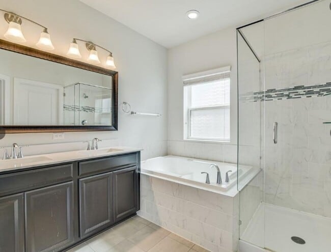 Building Photo - PRELEASING FOR BEGINNING OF JUNE! Walking Distance to Fun, Food and Friends!