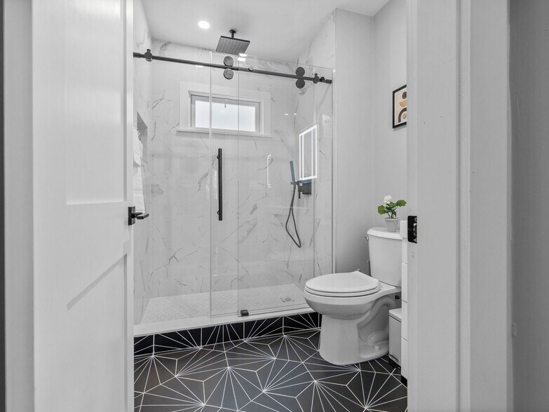 Building Photo - 1212 Broadway