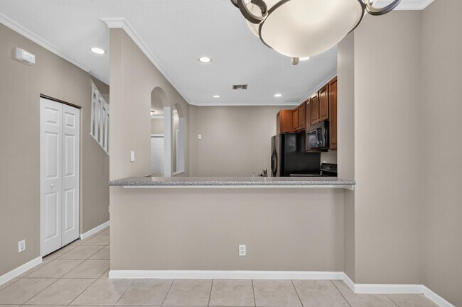 Building Photo - 8103 Bellagio Ln