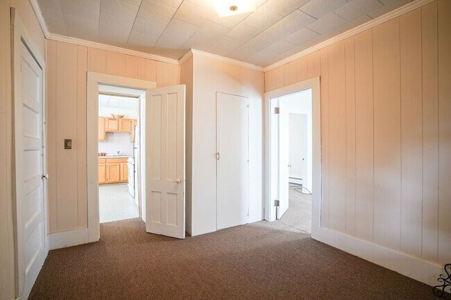 Building Photo - 13 Weston St