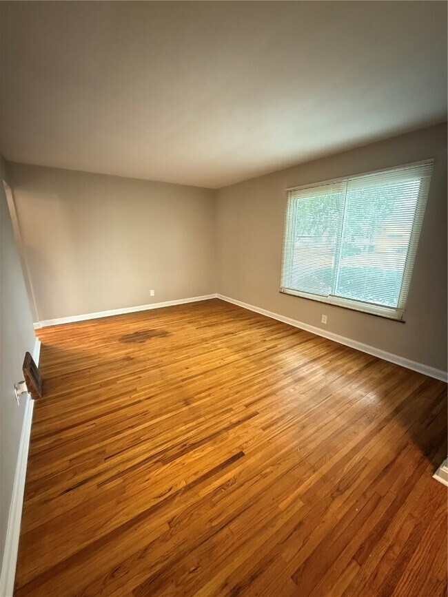 Building Photo - 7128 Yates St