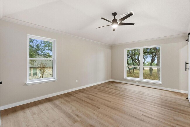 Building Photo - 900 Morgan Hill Dr