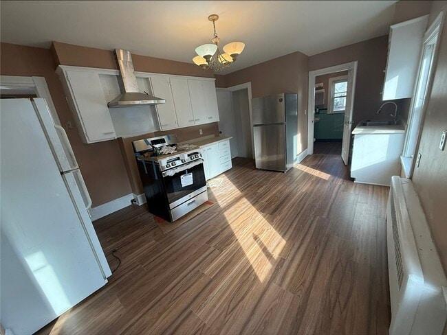 Building Photo - 26 Lexington St