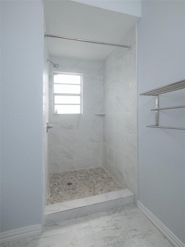 Building Photo - 2703 Areba St