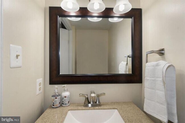 Building Photo - 4916 Van Masdag Ct