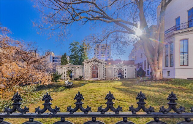 Building Photo - 1511 Locust St