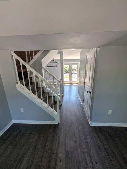 Building Photo - 15300 Gunsmith Terrace