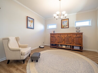 Building Photo - HUGE Owner's Suite!