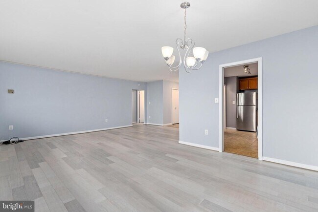 Building Photo - 3705 S George Mason Dr