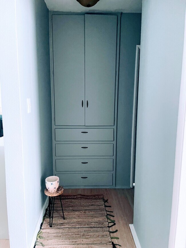 Building Photo - 292 E 42nd St