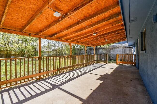 Building Photo - 7619 W Gulf Bank Rd