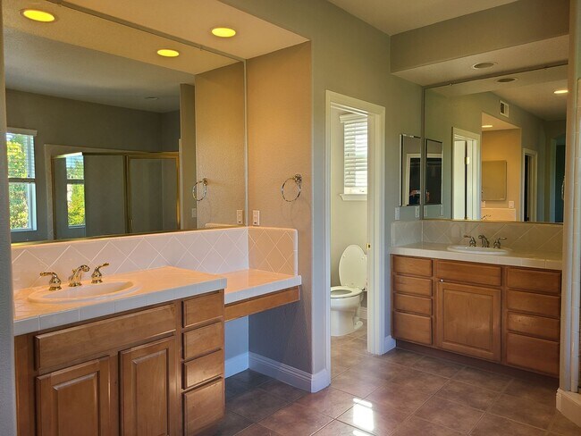 Building Photo - 4 Bdrm, 3 Bath on Empire Ranch Golf Course