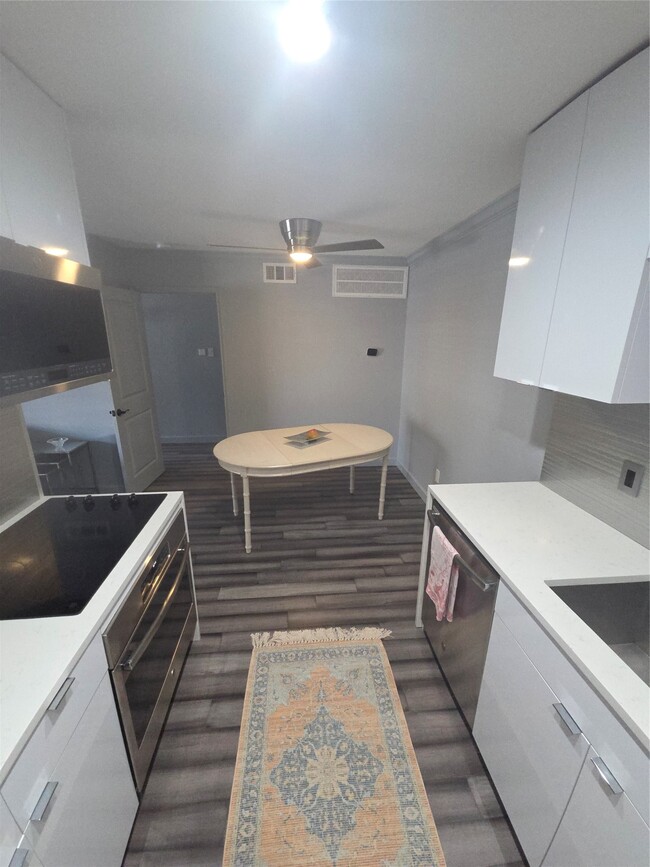 Building Photo - 2250 Bering Dr