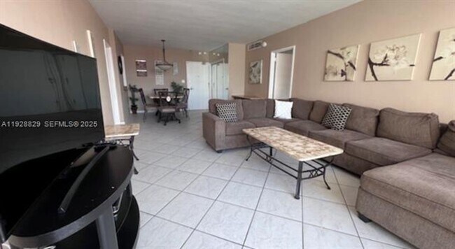 Building Photo - 5161 Collins Ave