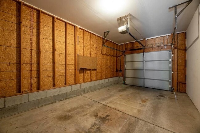 Building Photo - 170 Hawkins Ln