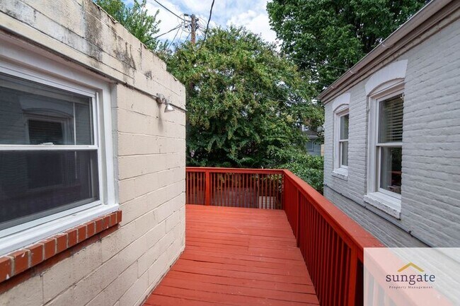 Building Photo - 427 S Durham St