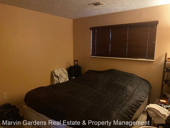 Building Photo - 4 br, 2 bath House - 646 Elliott St.