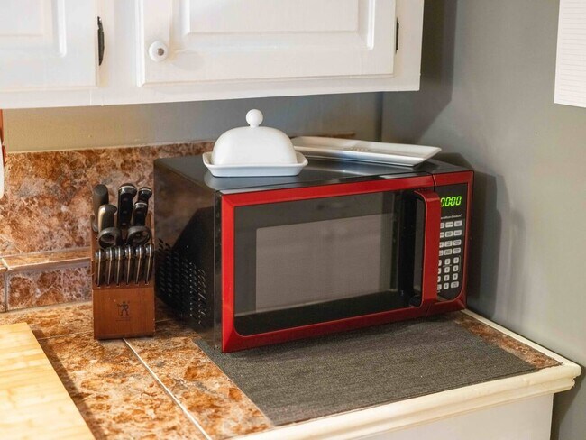 Building Photo - 6 Dogwood Dr