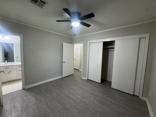 Building Photo - 3054 Merrimac Dr