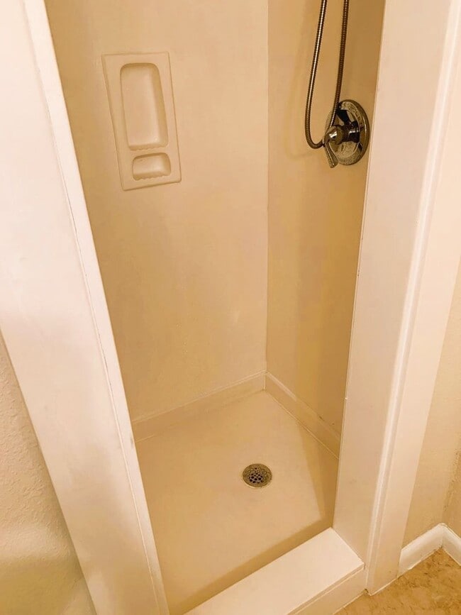 Building Photo - 24907 Hickory Hill Rd