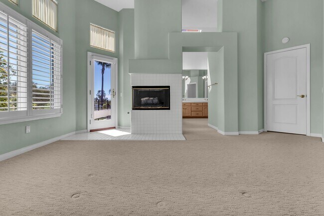 Building Photo - 12 Bergamo