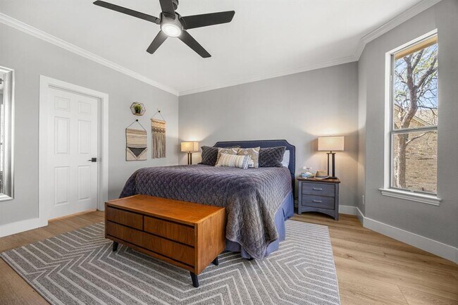 Building Photo - 128 Las Colinas Dr