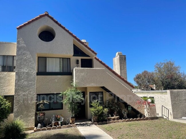 Building Photo - 325 N Melrose Dr