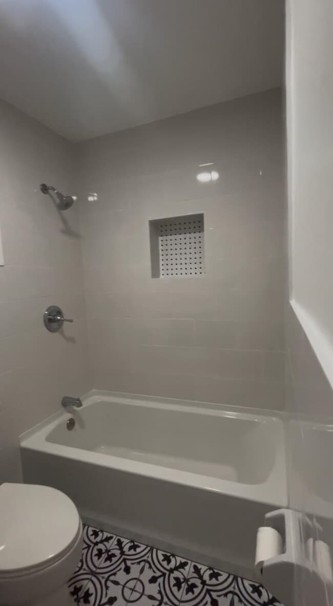 Building Photo - 907 18th St