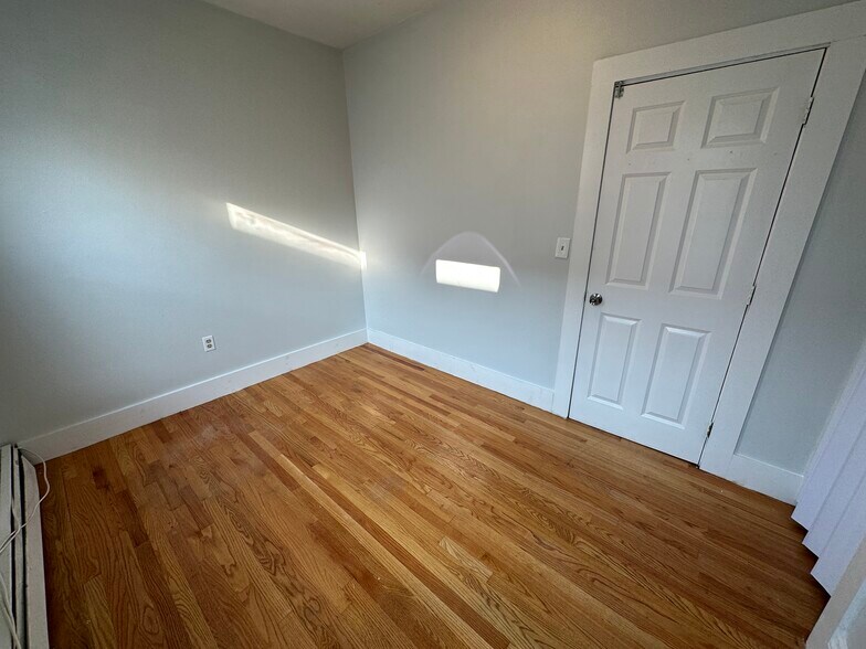 Building Photo - 857 E 1st St