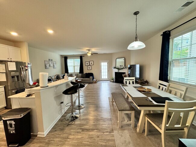 Building Photo - 529 Common Raven Ct