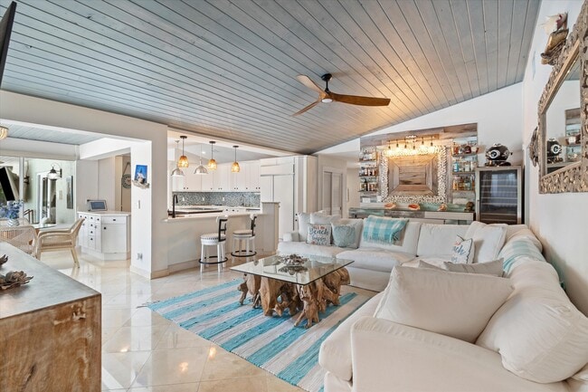 Building Photo - 830 NE Boca Bay Colony Dr