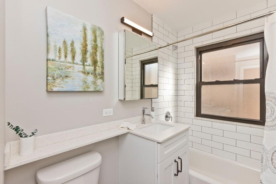 Building Photo - 5510 N Sheridan Rd