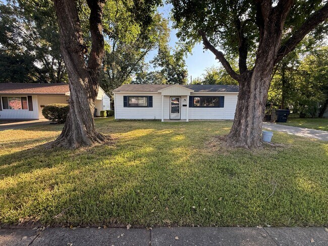 Building Photo - 3002 Inda St